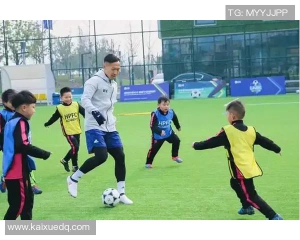 足球明星化身普通学生潜入校园体验真实校园生活的奇妙之旅