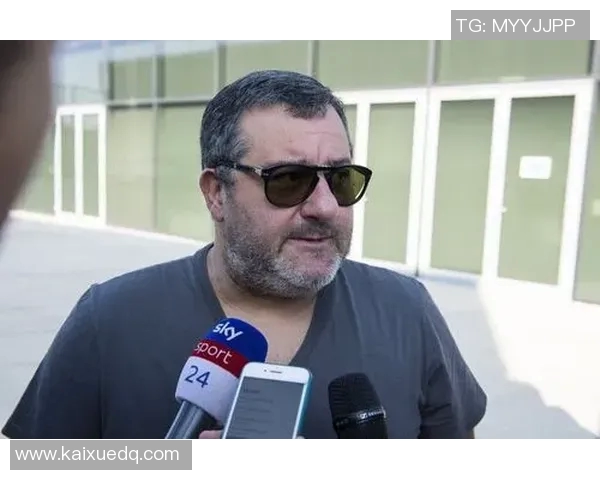 足球明星大背头发型的魅力与风格解析让你成为场上焦点