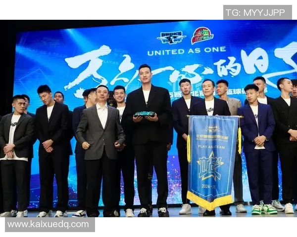 重庆篮球队状态变革引发热议球迷期待新赛季表现提升