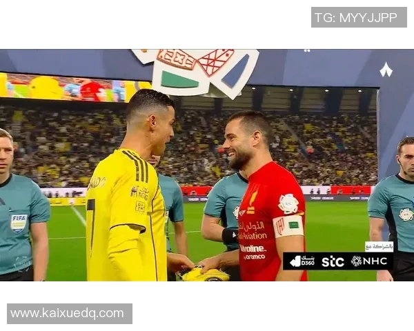 与足球明星握手的珍贵瞬间分享，感受足球魅力与偶像的亲密接触